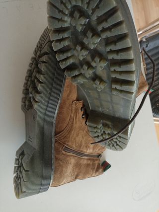 Botas marrones estilo Dr. Martens