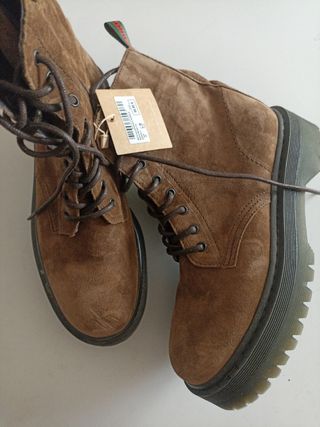 Botas marrones estilo Dr. Martens