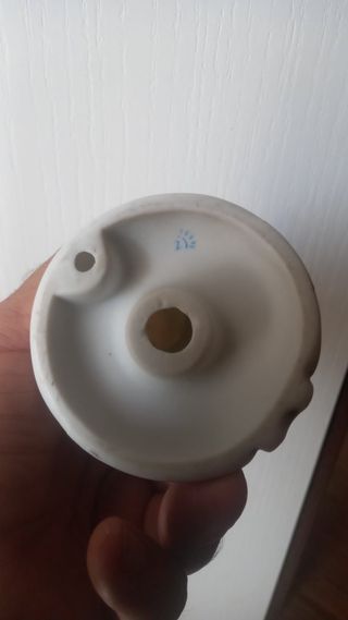 Statuina in ceramica donna con cesto