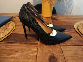 Zapatos de tacón Zara negros