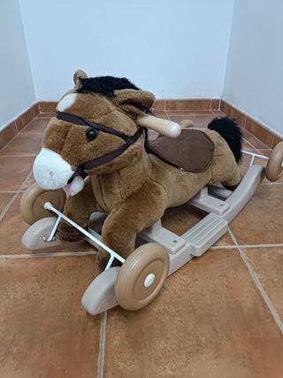 Caballo balancín con ruedas