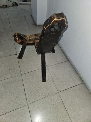 Silla antigua de madera tallada