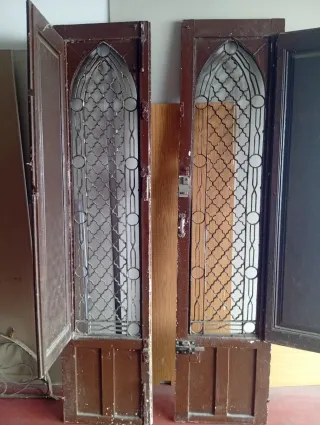 Puertas antiguas madera y reja