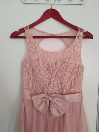 Vestido de fiesta rosa con lazo