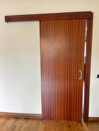 Puertas correderas madera maciza con guías