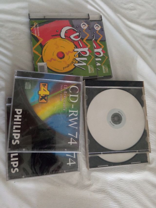 Lote de CDs e DVDs virgens