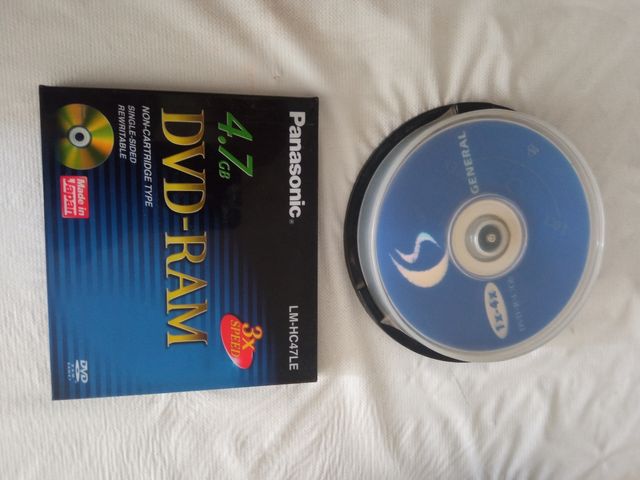 Lote de CDs e DVDs virgens