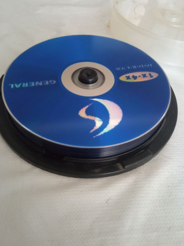 Lote de CDs e DVDs virgens