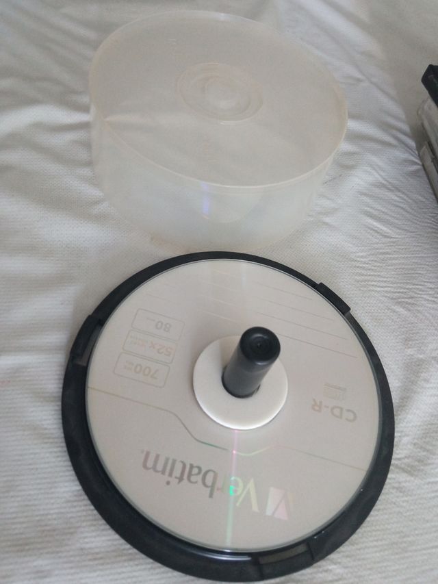 Lote de CDs e DVDs virgens