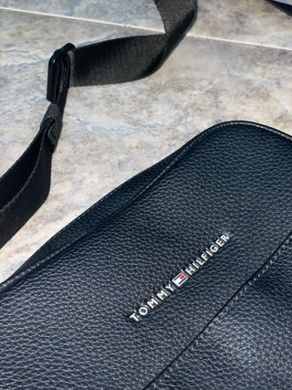 Bandolera Tommy Hilfiger Negra