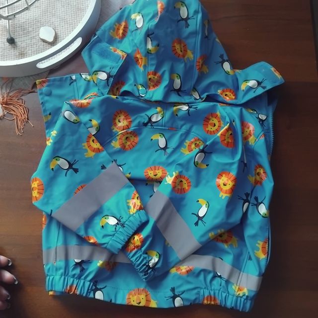 Giacca pioggia bimbo con leoni e tucani