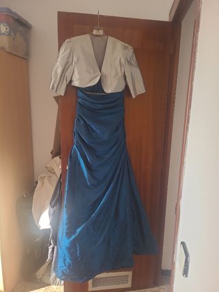 Vestido de fiesta azul y plateado