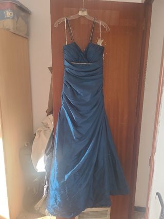 Vestido de fiesta azul y plateado