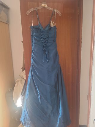 Vestido de fiesta azul y plateado
