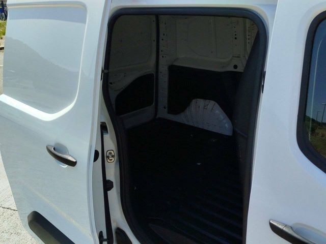 Peugeot Partner   Standard 600kg BlueHDi 73kW Pro