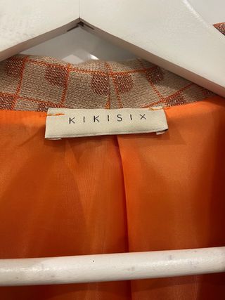 Blazer KIKISIX beige y naranja estampado