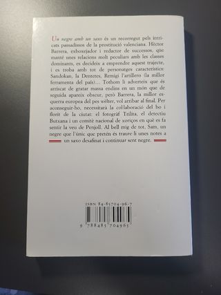 Un negre amb un saxo