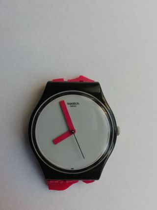 Orologio Swatch nero e rosso senza cinturino