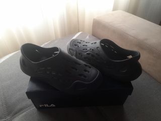 Fila tipo Crocs Talla 42