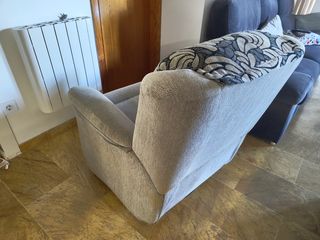 Sillón mecedora gris tela