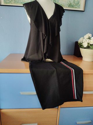 Camisa Mango y Falda Stradivarius Talla M