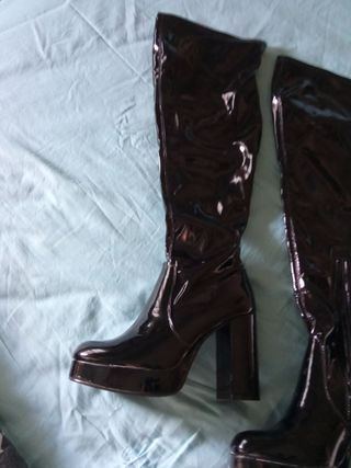 Botas altas charol negras