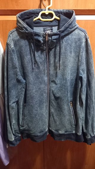 Chaqueta vaquera con capucha para hombre