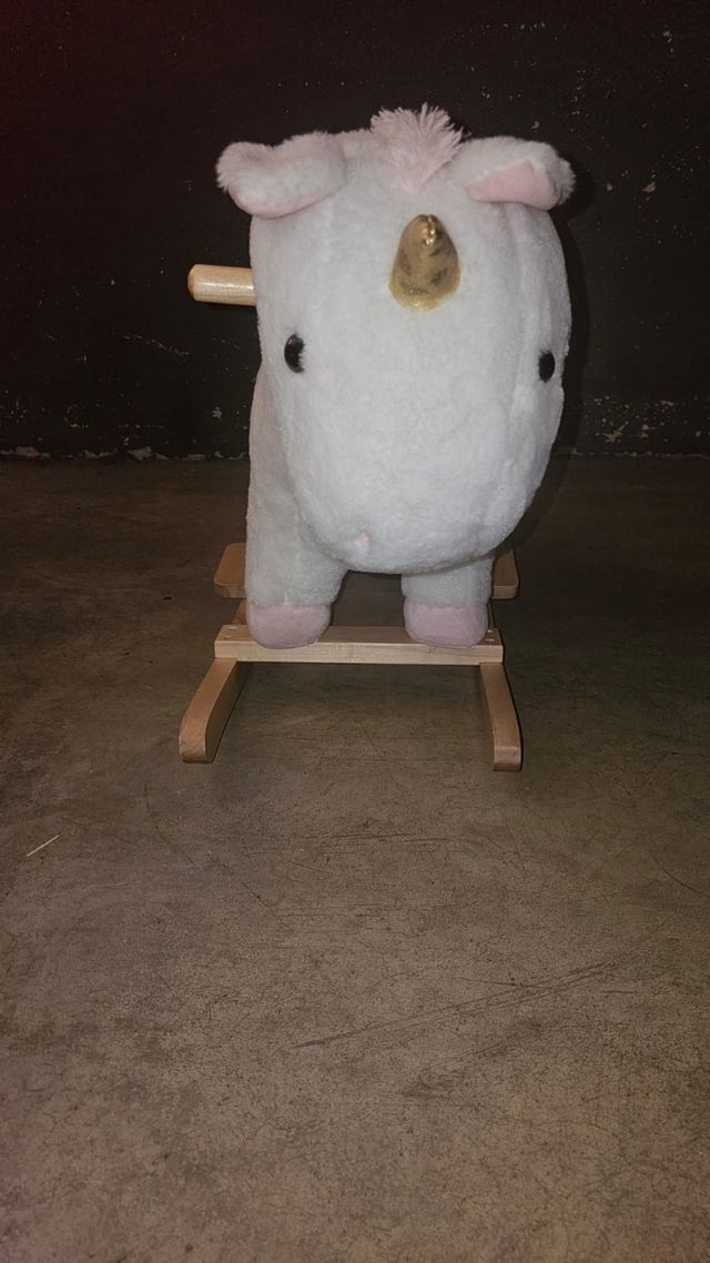Caballito balancín unicornio peluche
