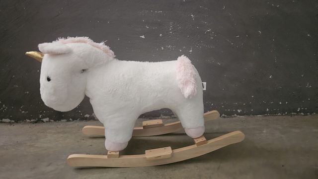 Caballito balancín unicornio peluche