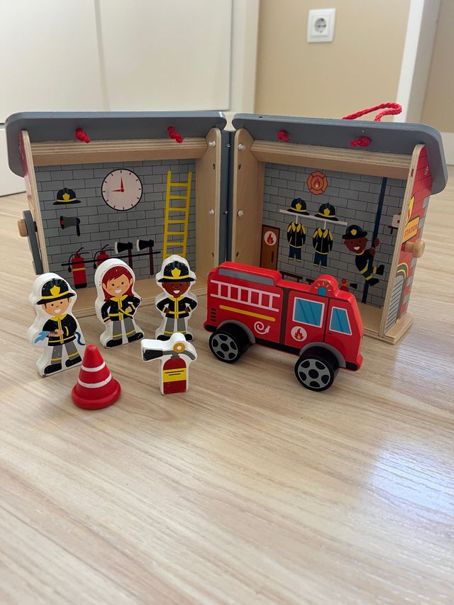 Parque de Bomberos de Madera con Camión