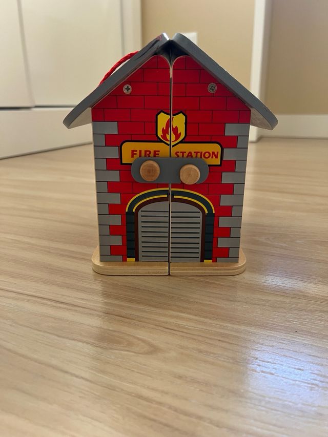 Parque de Bomberos de Madera con Camión