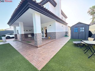 Chalet en venta en Gelves