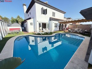 Chalet en venta en Gelves