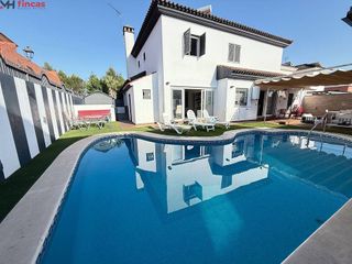 Chalet en venta en Gelves