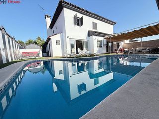 Chalet en venta en Gelves