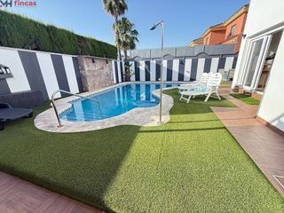 Chalet en venta en Gelves