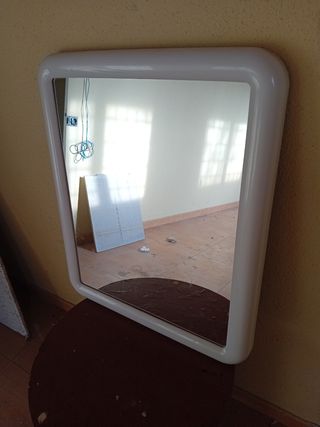 Espejo de baño blanco