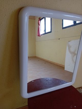 Espejo de baño blanco