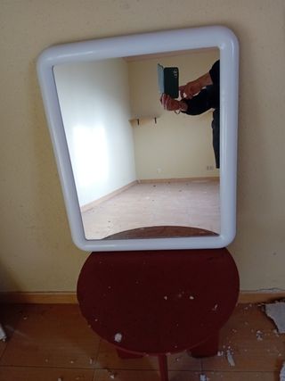 Espejo de baño blanco