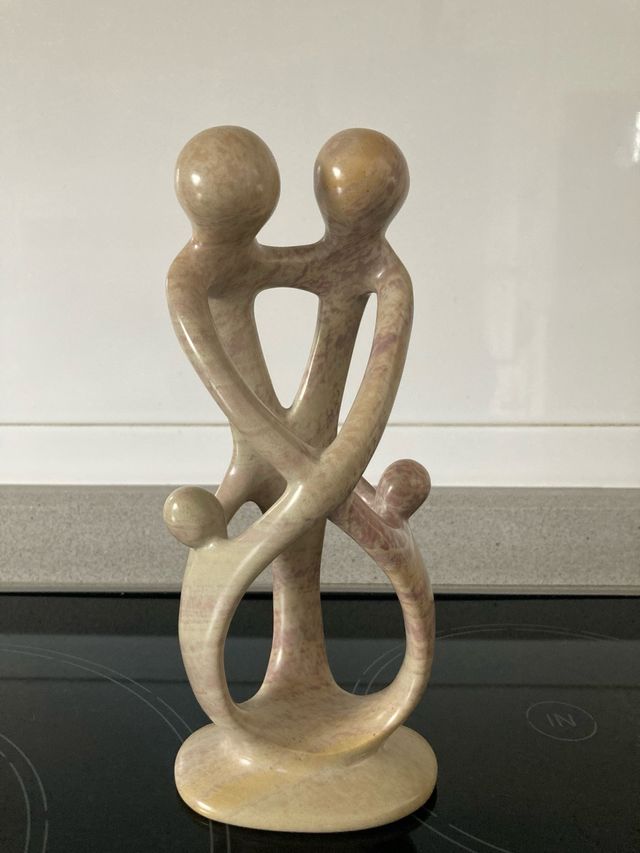 Escultura Familia Piedra