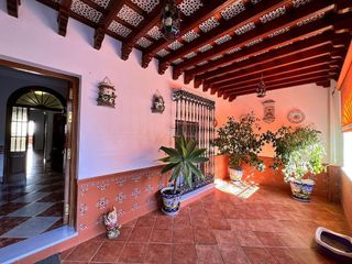 Casa adosada en alquiler en Lebrija
