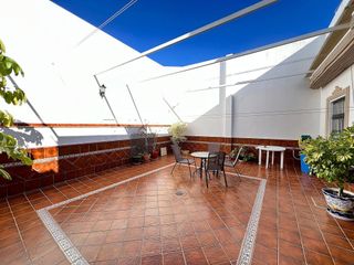 Casa adosada en alquiler en Lebrija