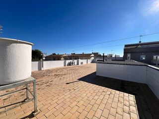 Casa adosada en alquiler en Lebrija