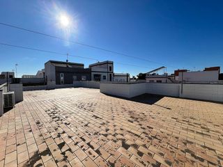 Casa adosada en alquiler en Lebrija