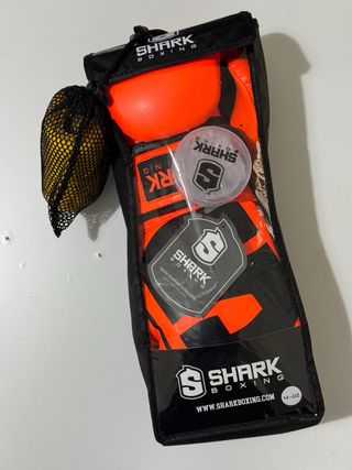 Pack Guantes de Boxeo Shark 14-OZ Vendas y Bucal