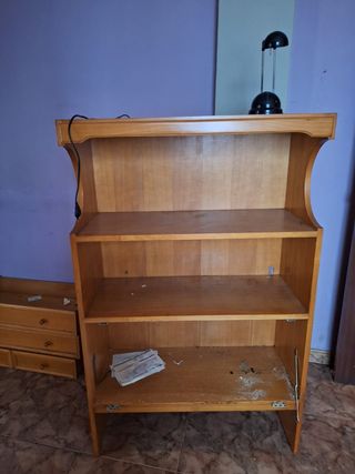 Regalo estos muebles antiguos madera y cristal.

