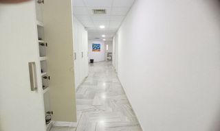 Oficina en alquiler en La Buhaira en Sevilla