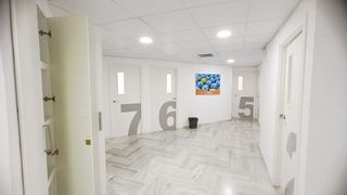 Oficina en alquiler en La Buhaira en Sevilla