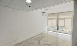 Oficina en alquiler en La Buhaira en Sevilla