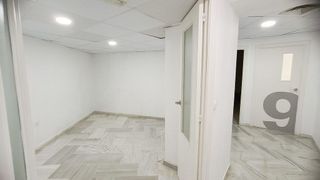Oficina en alquiler en La Buhaira en Sevilla